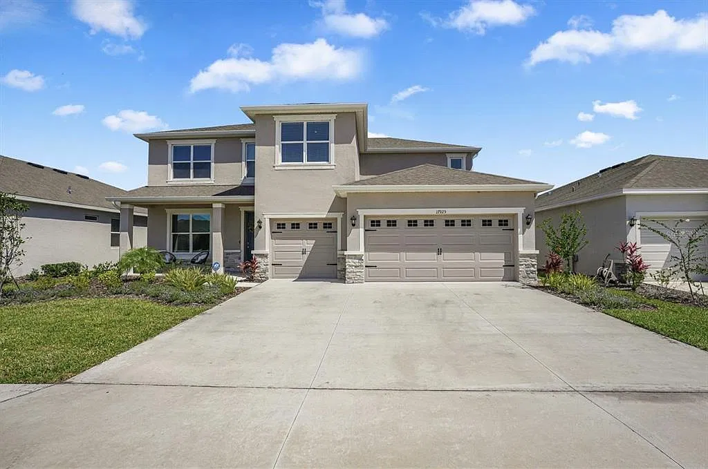 4 bed, 3.5 bath, 3314 sqft, $4,200 — Photo 2