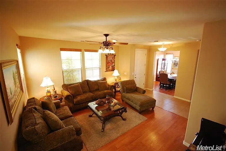304 Carriage Ln photo 1