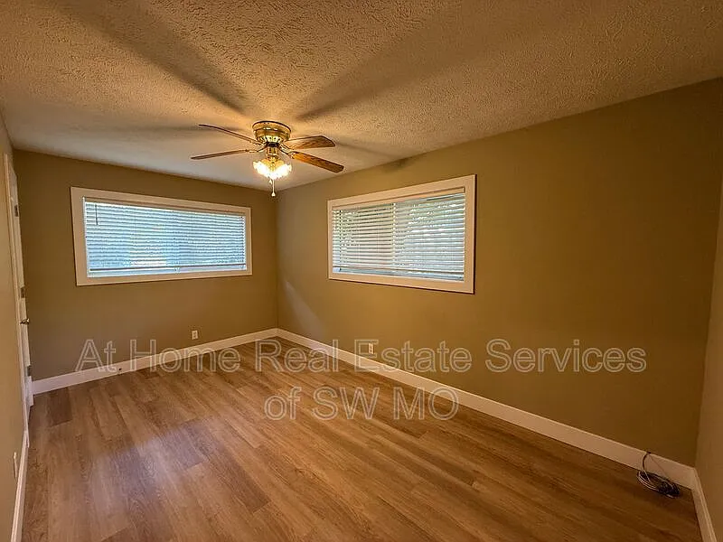 2 bed, 1.0 bath, 780 sqft, $1,200 — Photo 3