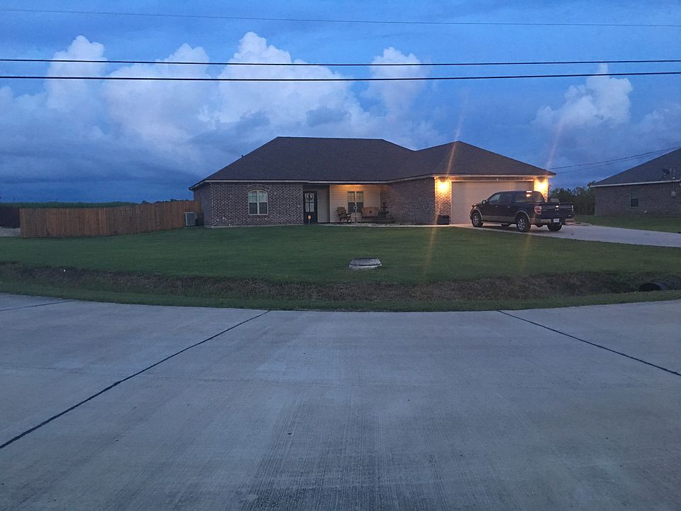 Front view of home