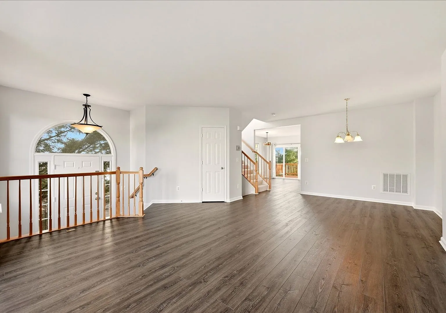 Beautiful end unit in Leesburg! — Photo 4