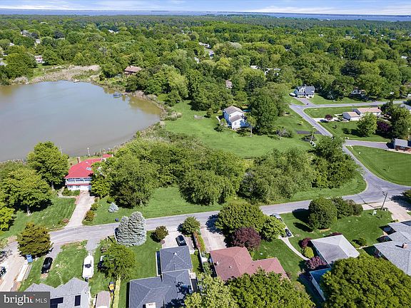 4th image of 101 Beachside Dr
