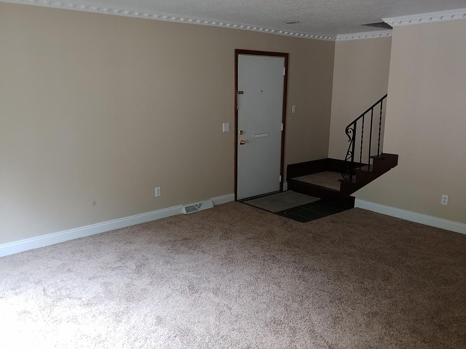 LR/entry door - 1 year old carpeting