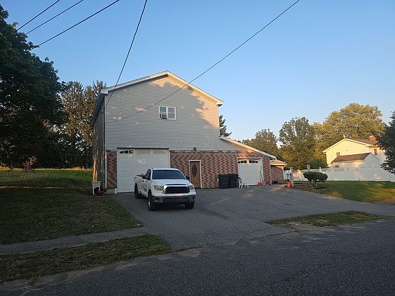 2nd image of 7 Lisa Rd