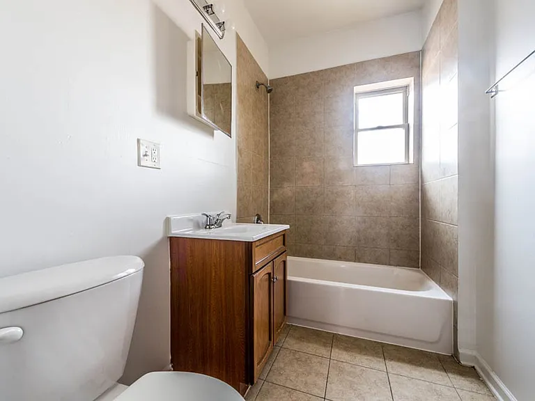 447 N Austin Blvd — Photo 12