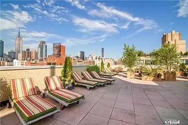 Rented by Bank Neary | media 5