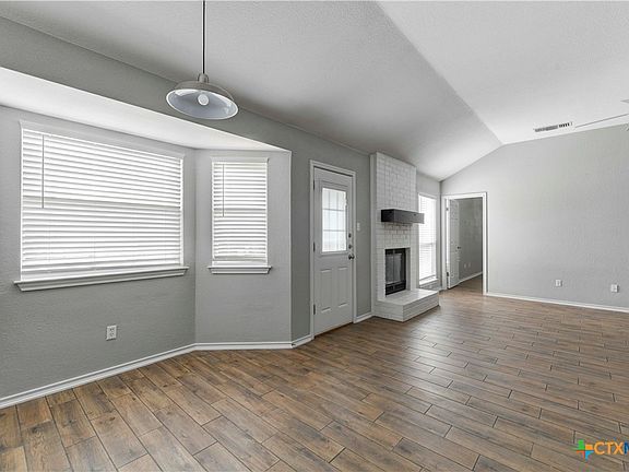 5th image of 1908 Stratford Dr