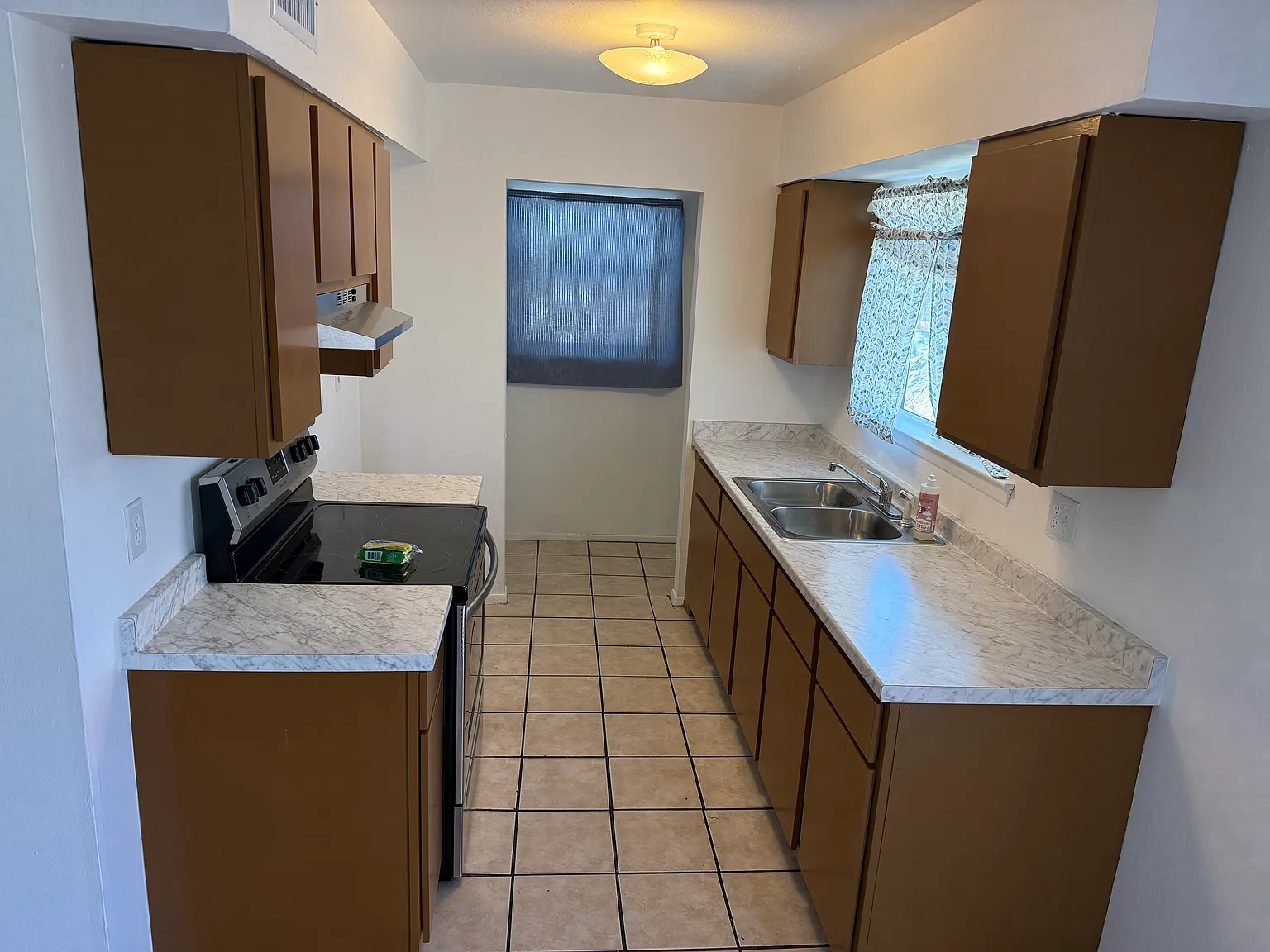 3 bed, 1350 sqft, $1,425 — Photo 3