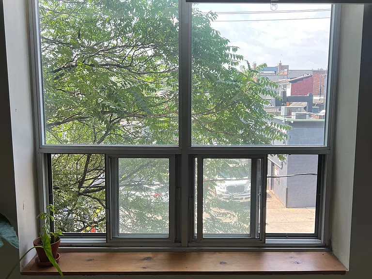 225 Gladstone Ave — Photo 58