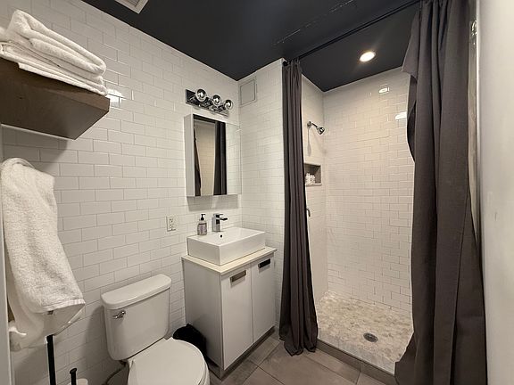 5th image of 186 Greenpoint Ave APT 3A