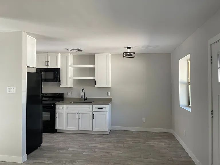 Charming 1 bed 1 bath in great location! — Photo 42