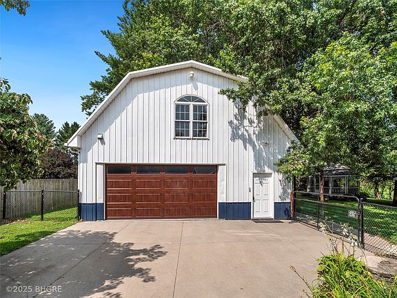 3rd image of 6488 SE 6th Ave