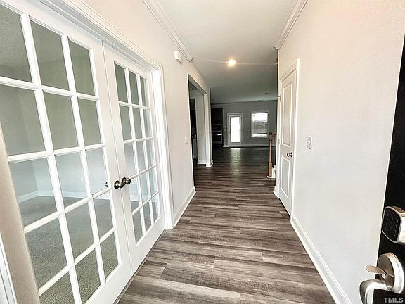 4th image of 228 Chateau Way