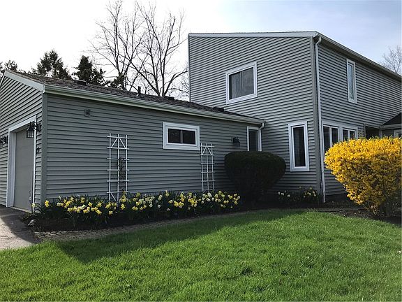 2nd image of 25 Hanningfield Cir