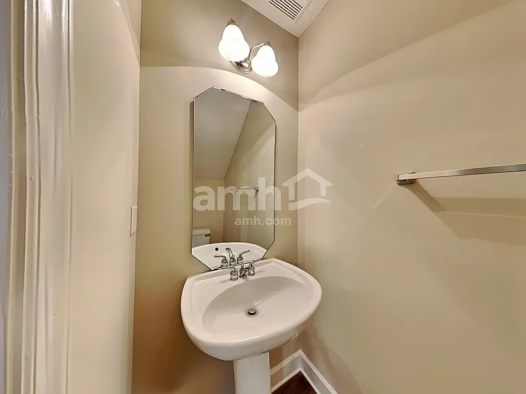 803 Woodgreen Dr — Photo 8