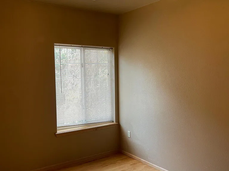 551 S Linn St #12 — Photo 13