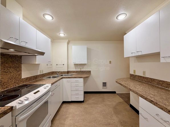 4318 SE Milwaukie Ave APT 2
