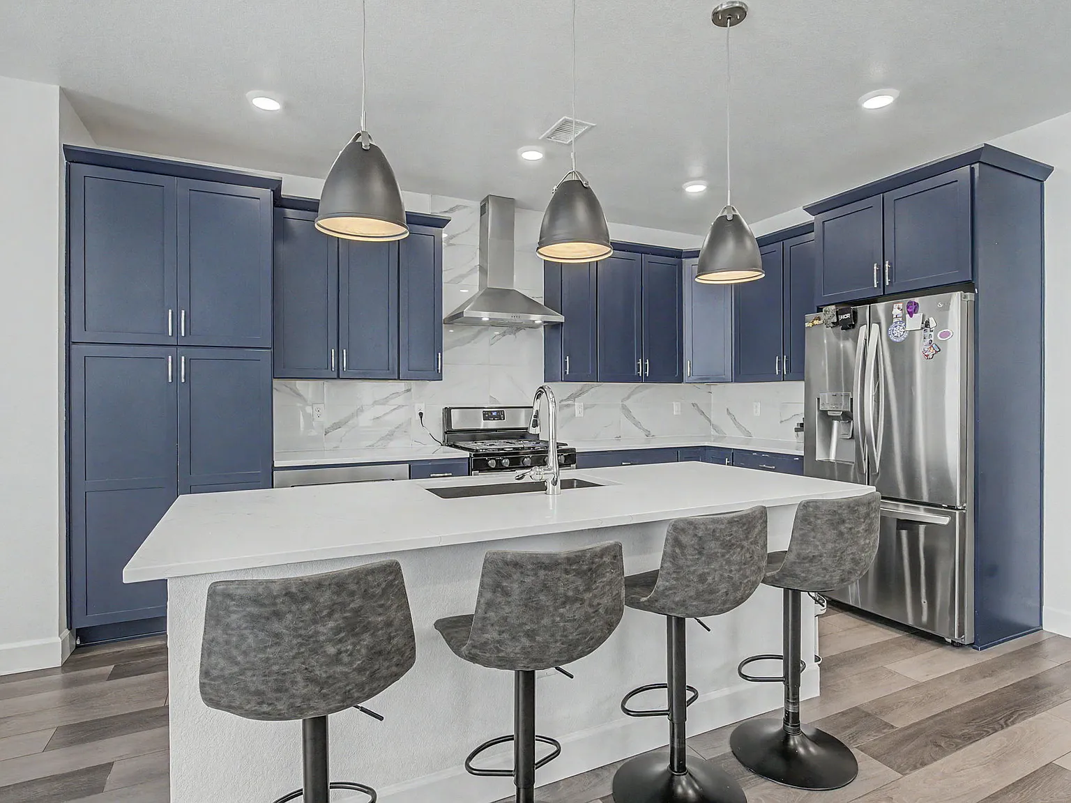 5 bed, 3.5 bath, 2622 sqft, $3,345 — Photo 2
