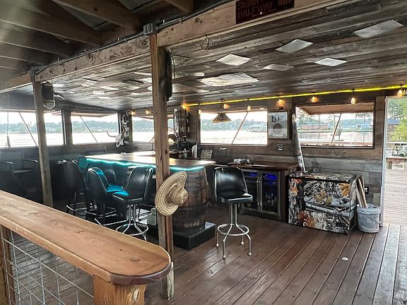 3rd image of 345 Island Dr