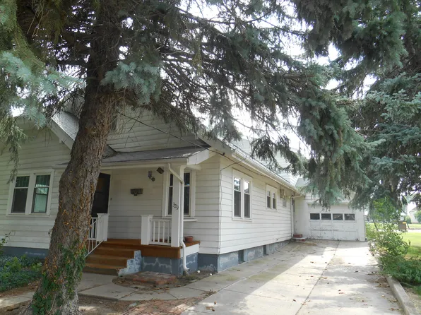 329 N Cedar St, Red Cloud, NE 68970