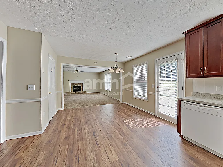 1318 Baylor Dr — Photo 6