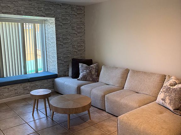 5th image of 430 Meadowlark Ln Unit B