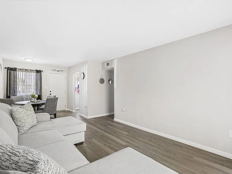 Bella Sol Apartments — Photo 30