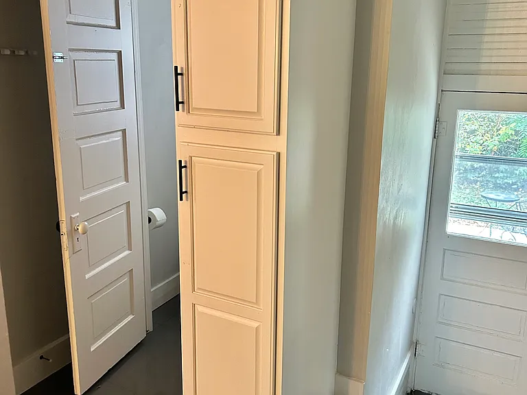 1015 W Franklin Ave — Photo 13