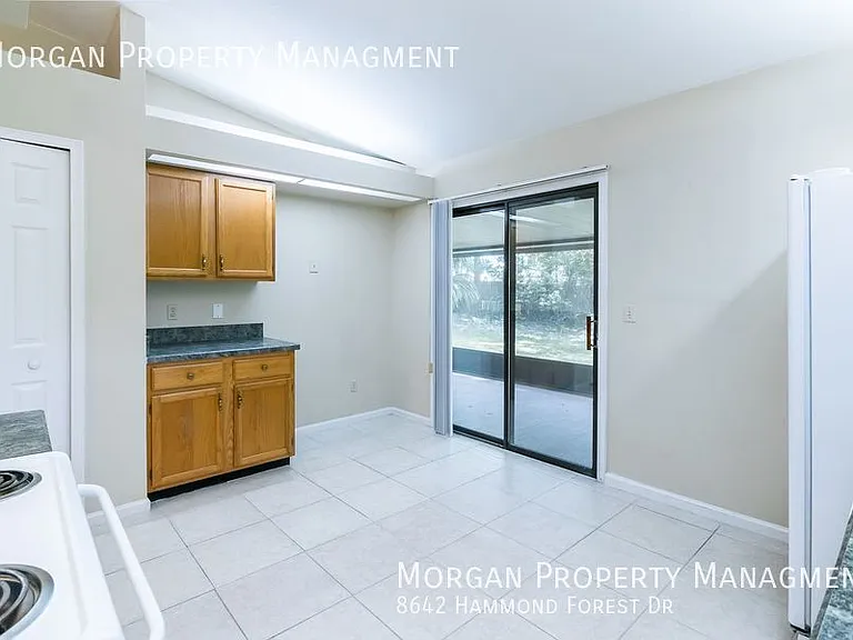 8642 Hammond Forest Dr — Photo 4