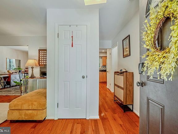 5th image of 5908 Roberts Common Ct