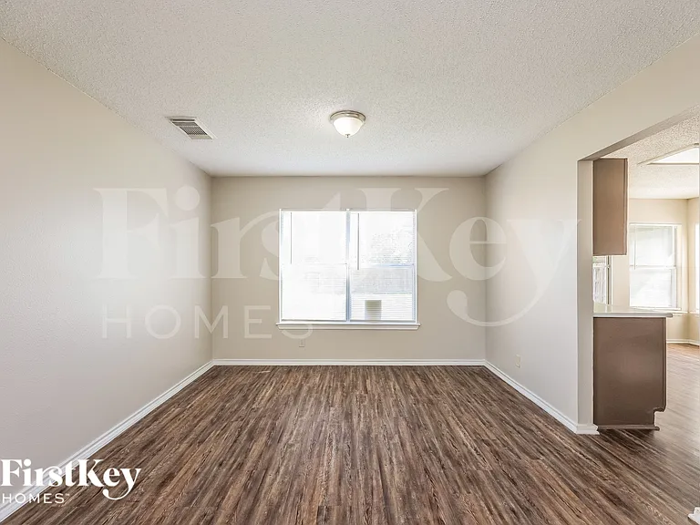 7915 Cherry Glade — Photo 6