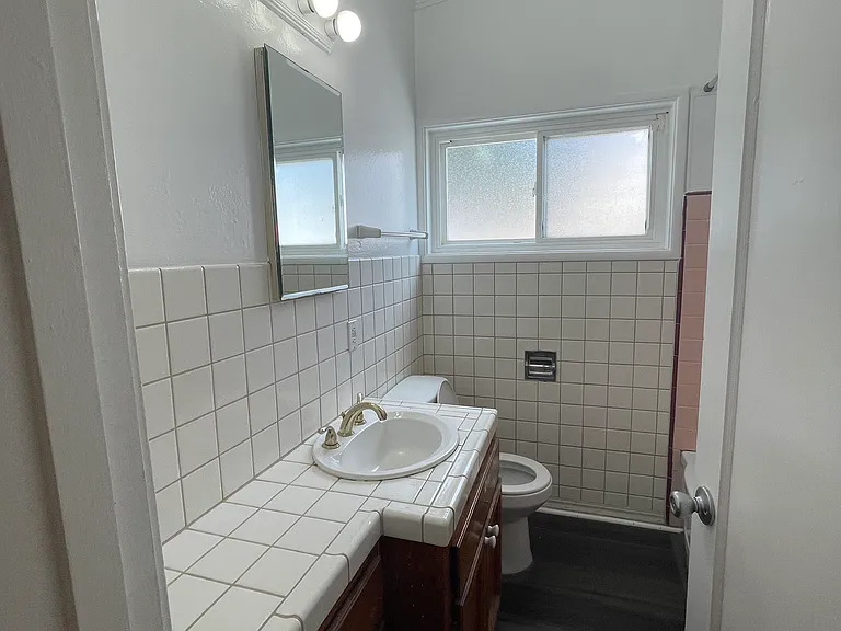 2640 Illinois St — Photo 23