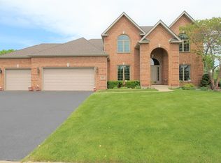 833 Woodland Dr, Antioch, IL