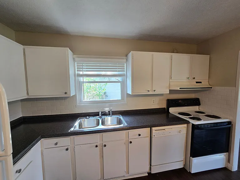 9809 Old Six Mile Ln — Photo 14