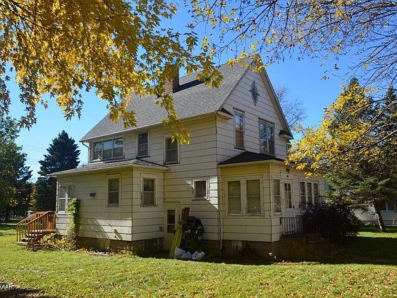 3rd image of 412 1st Ave SE