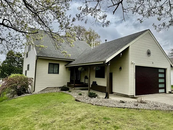 1223 Brandywine Rd, Crown Point, IN 46307