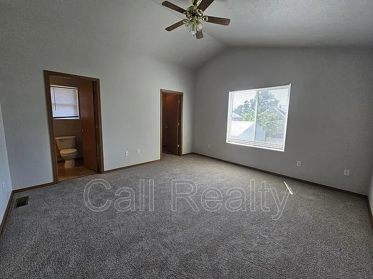 2420 E Joseph Ave — Photo 11