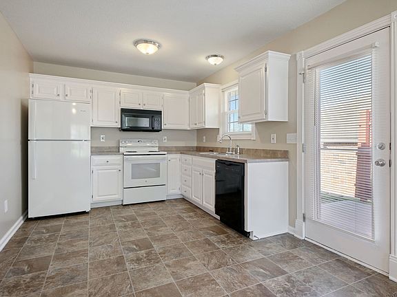 3rd image of 405A NE 6th St