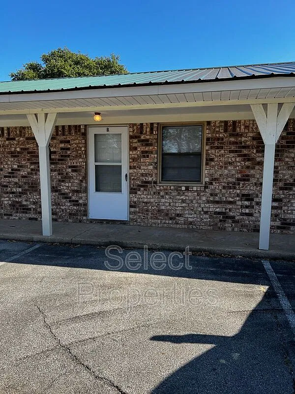 2 bed, 1.0 bath, 600 sqft, $700 — Photo 1