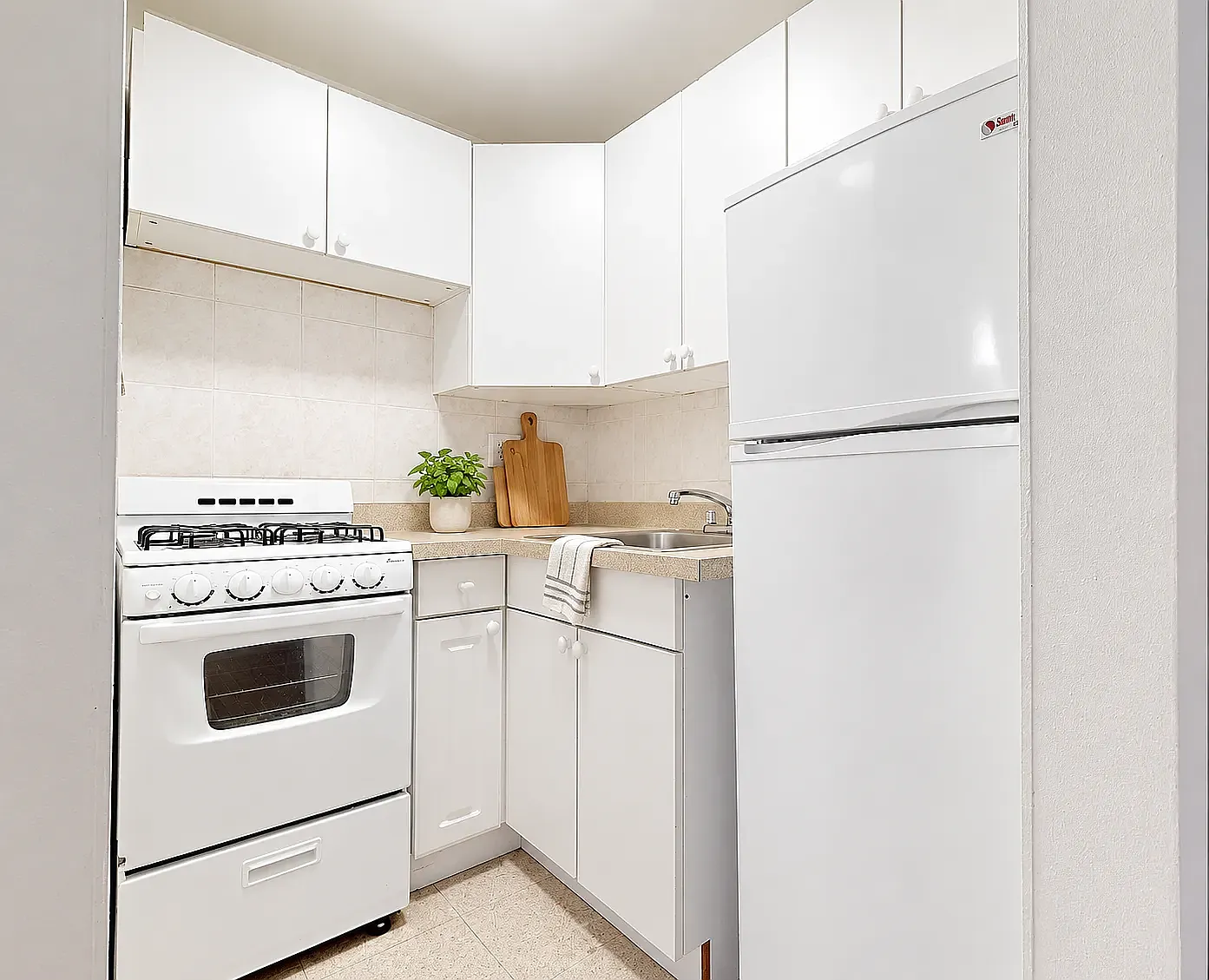 371 First Avenue — Photo 4