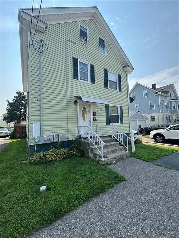 2 bed, 1.0 bath, 972 sqft, $2,050 — Photo 2