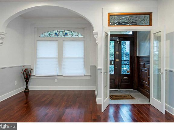 3rd image of 145 W Abbottsford Ave