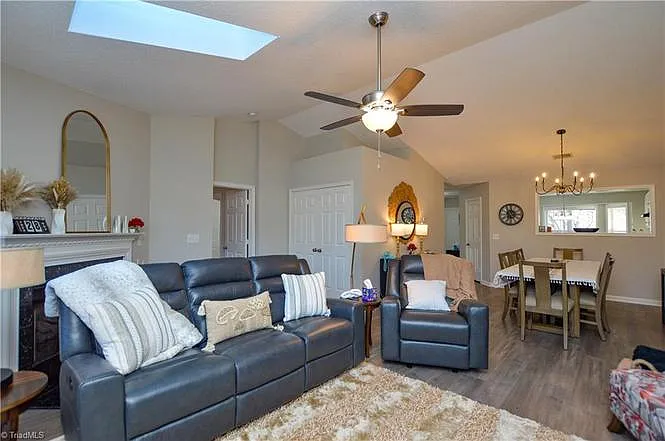 4410 Single Tree Ln — Photo 5