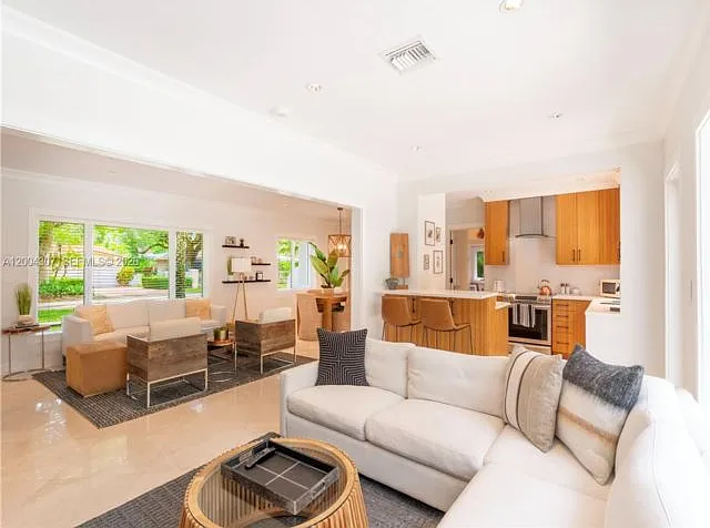 3 bed, 2.0 bath, $15,000 — Photo 2