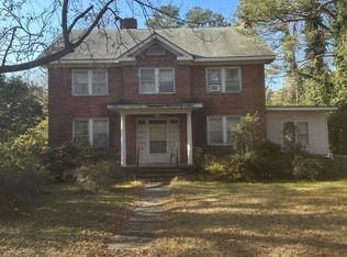 907 S Main St, Laurinburg, NC 28352