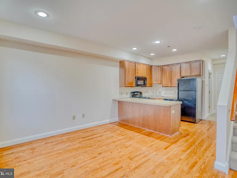 2542 W Girard Ave #2 — Photo 4