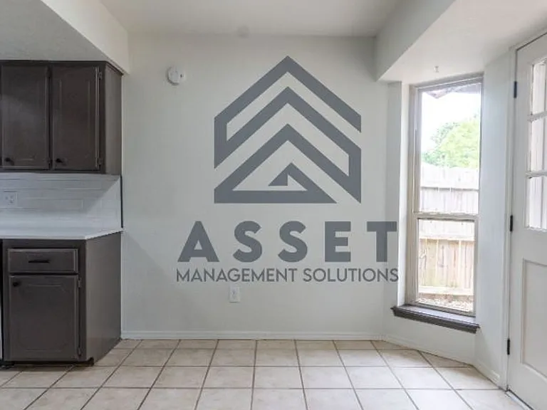 1605 Blessing Ct — Photo 12