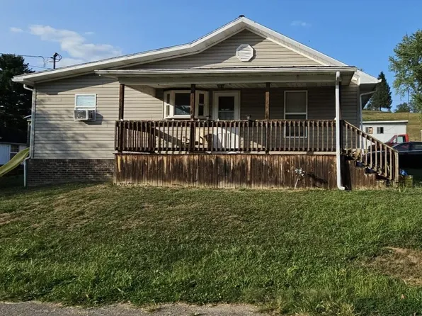 107 Hunter St, Sandyville, WV 25275