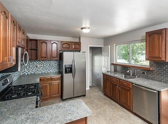 3rd image of 755 Madison Ln