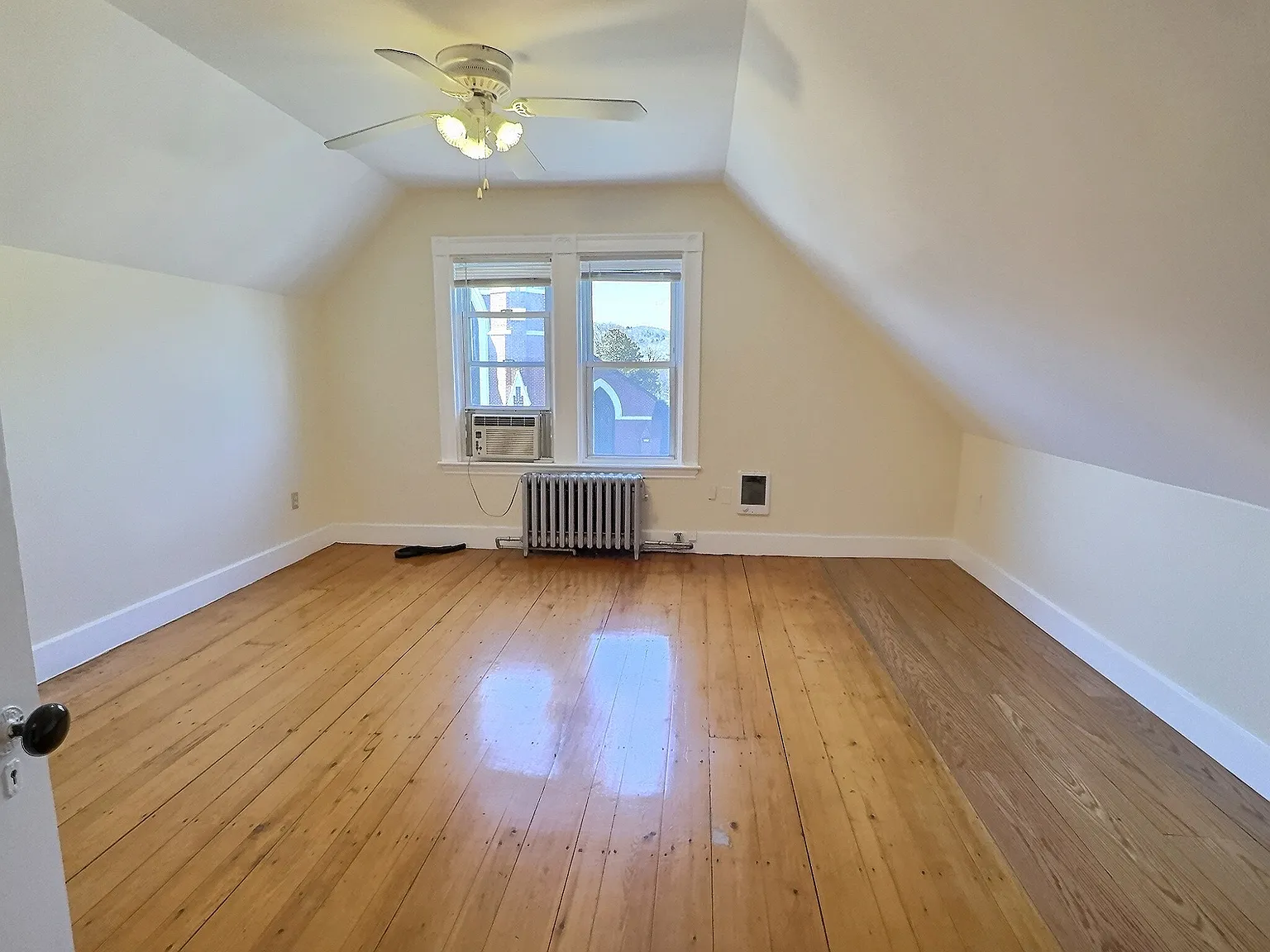 1 bed, 700 sqft, $3,000 — Photo 2